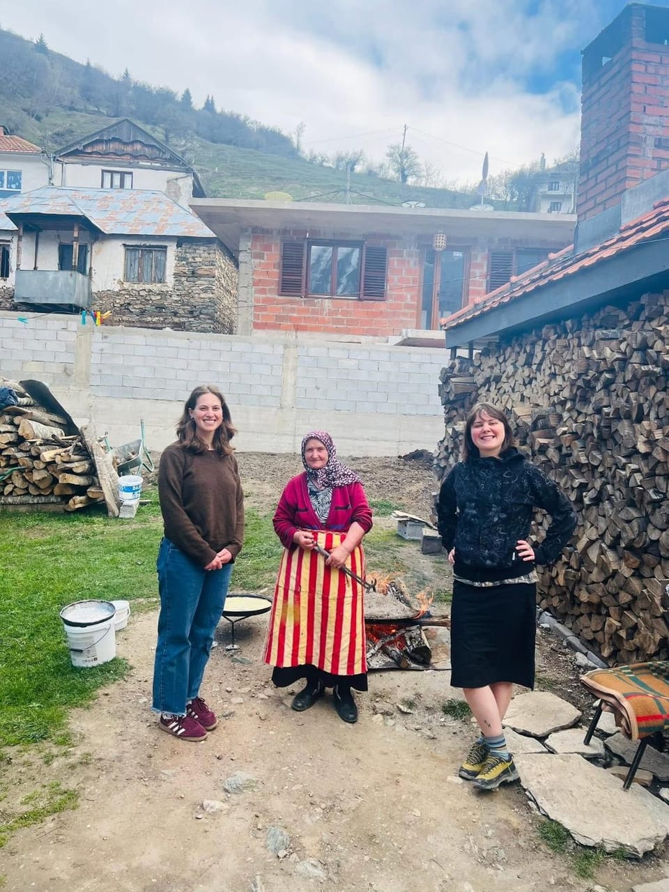 Property building, Spring, Day, People, Natural landscape, BBQ facilities, Mountain view, group of guests