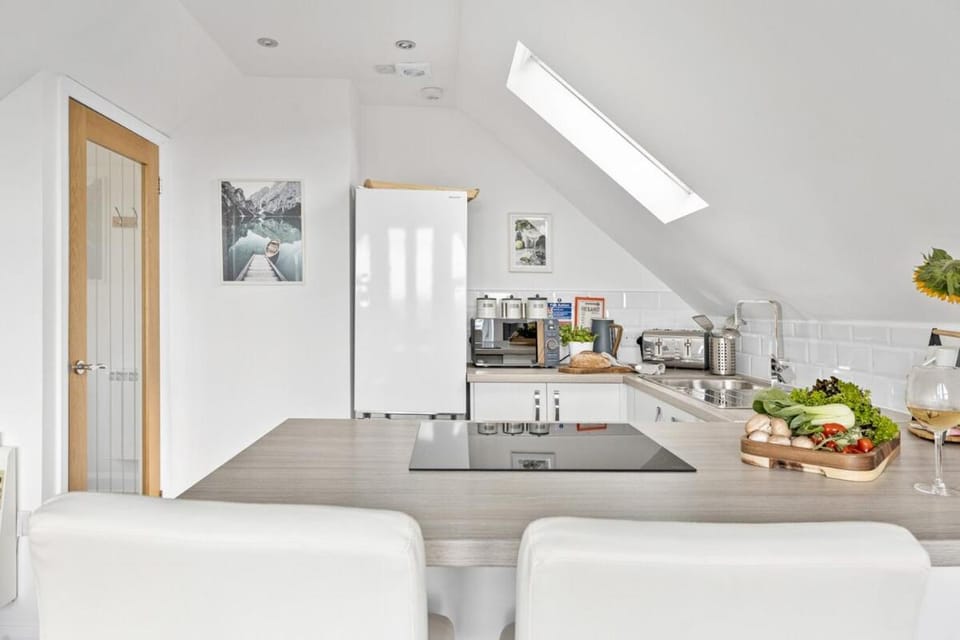 Swanston Lodge - Elevated Coastal Living with Panoramic Views Apartment in Paignton