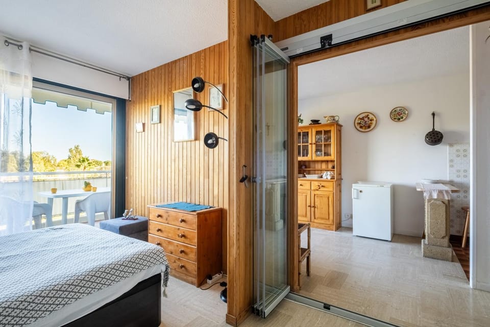 Living room, Bedroom
