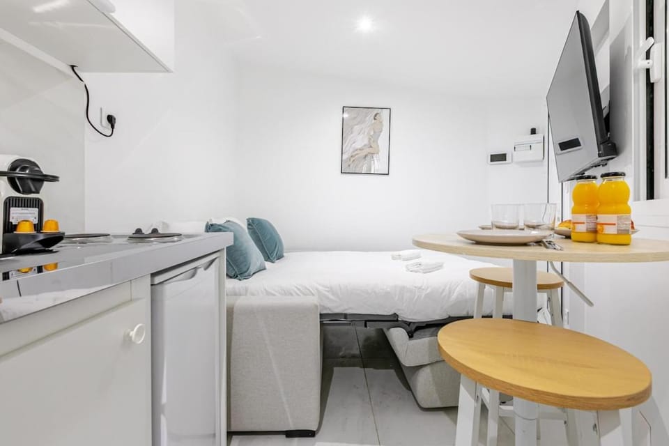 Kitchen or kitchenette, Living room, Dining area