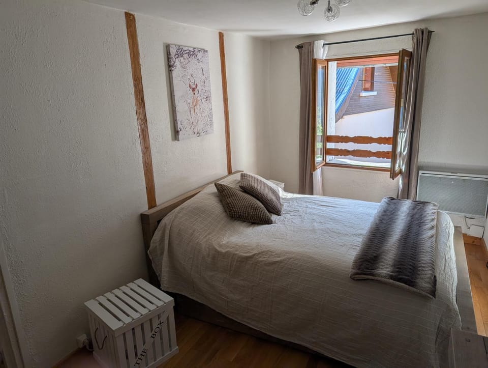 Bed, Photo of the whole room