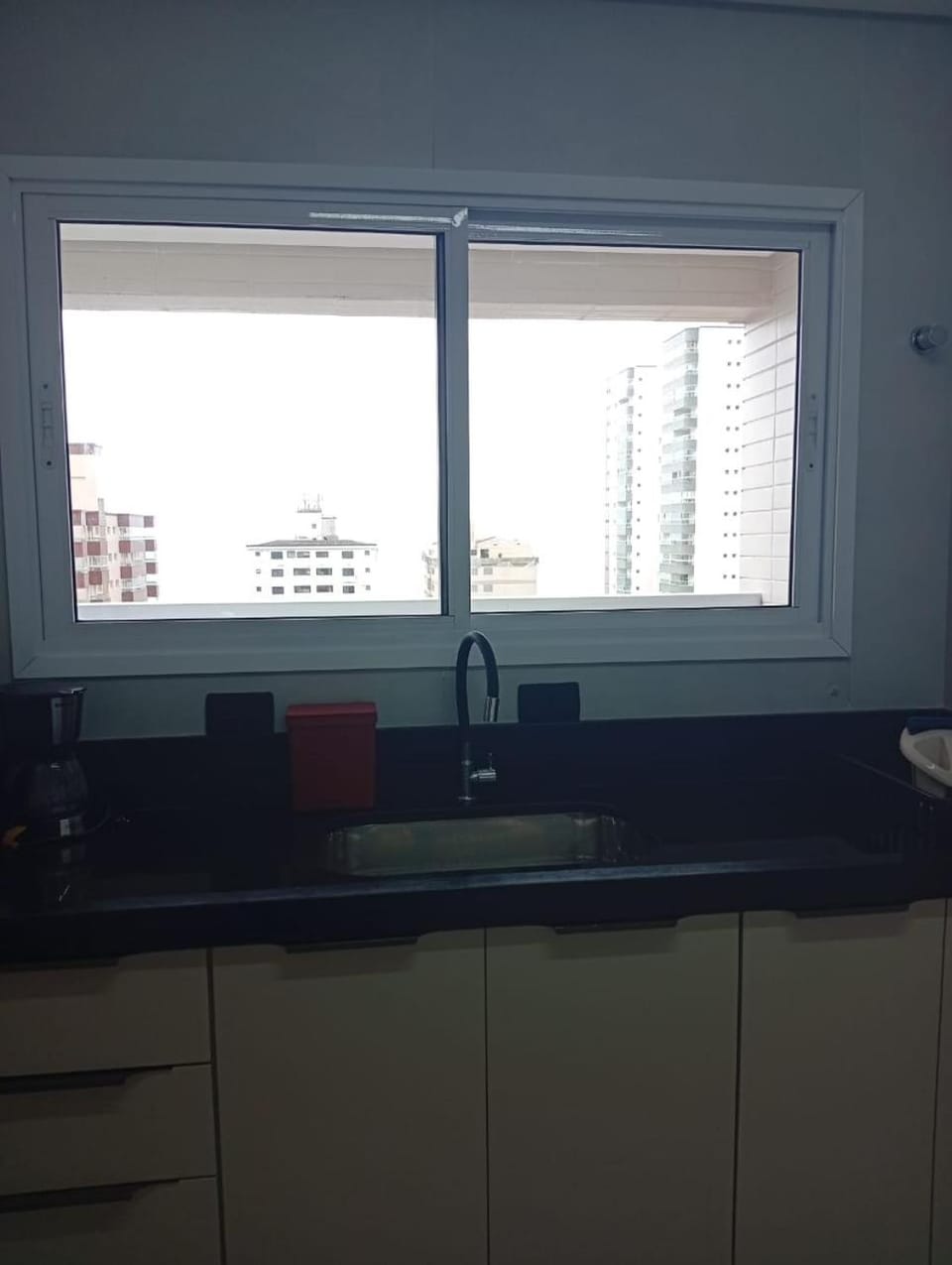 Kitchen or kitchenette, minibar, stove