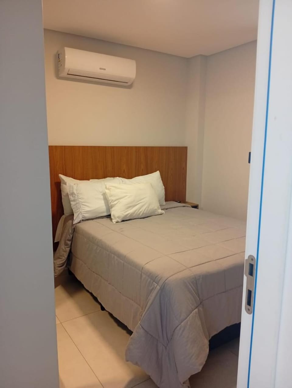 Photo of the whole room, Bedroom, air conditioner