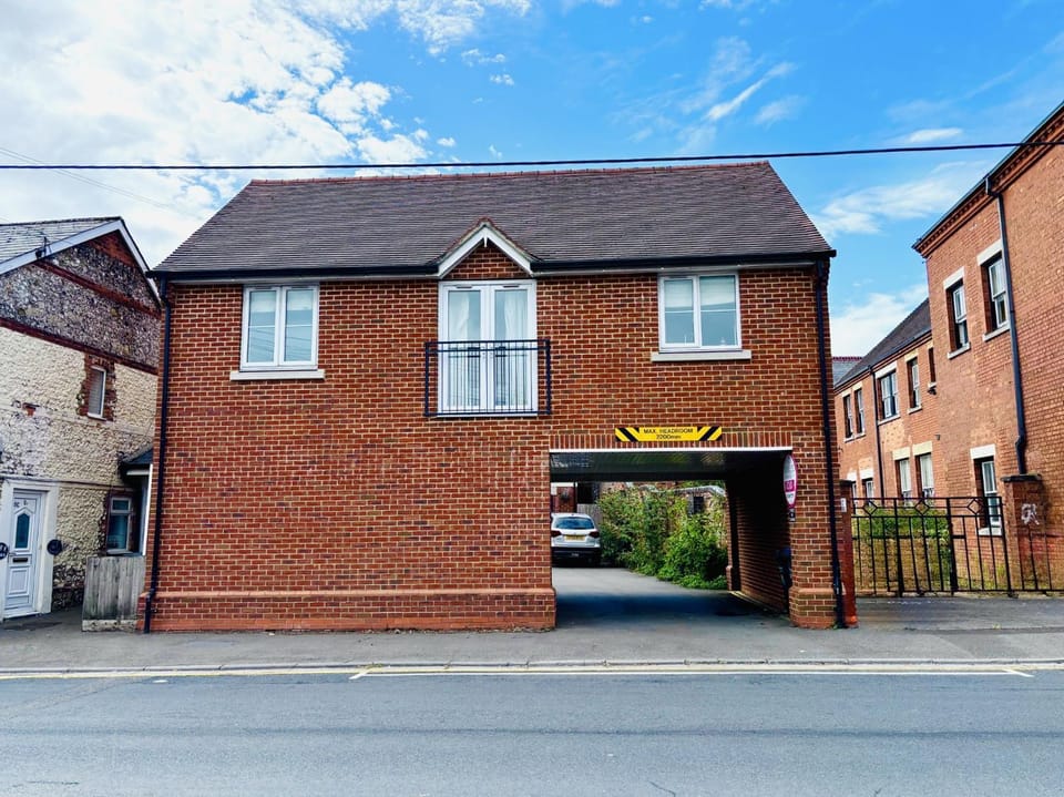 Property building, Day, Neighbourhood, Street view, Location