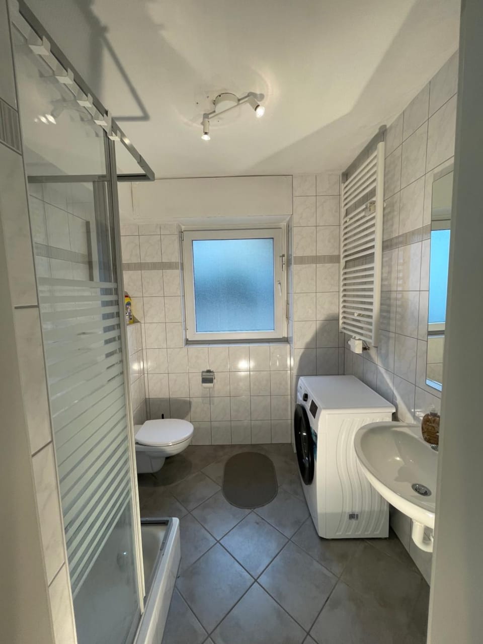 Shower, Toilet, Bathroom, towels