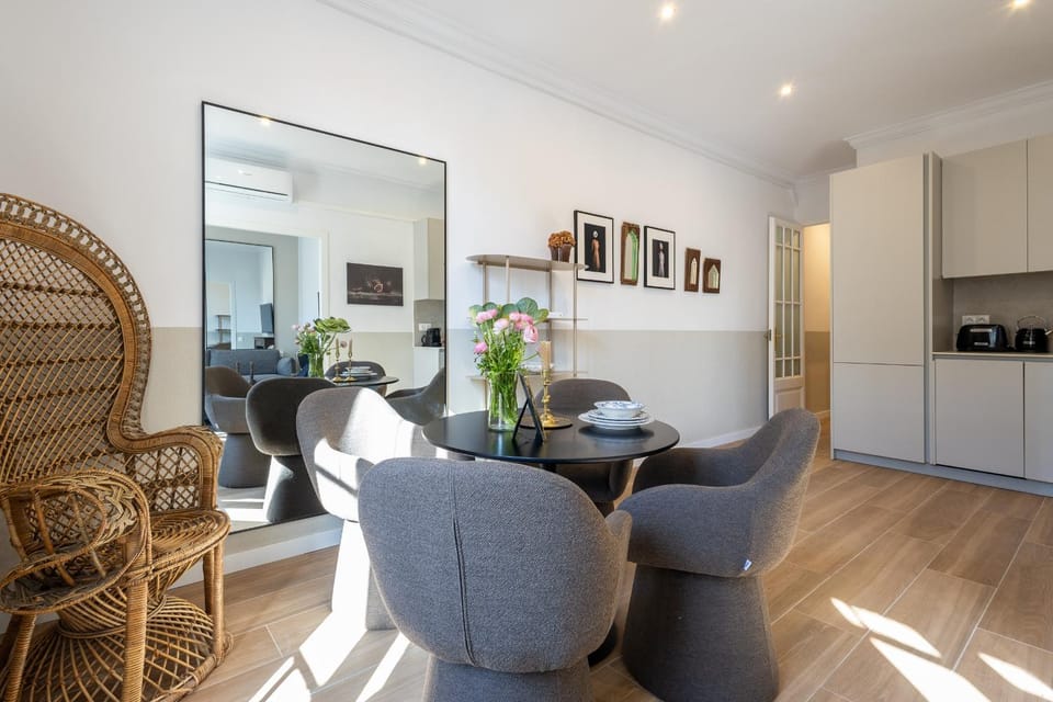 Seating area, Dining area