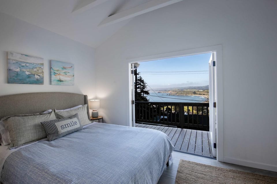 Bed, Balcony/Terrace, Bedroom, Sea view