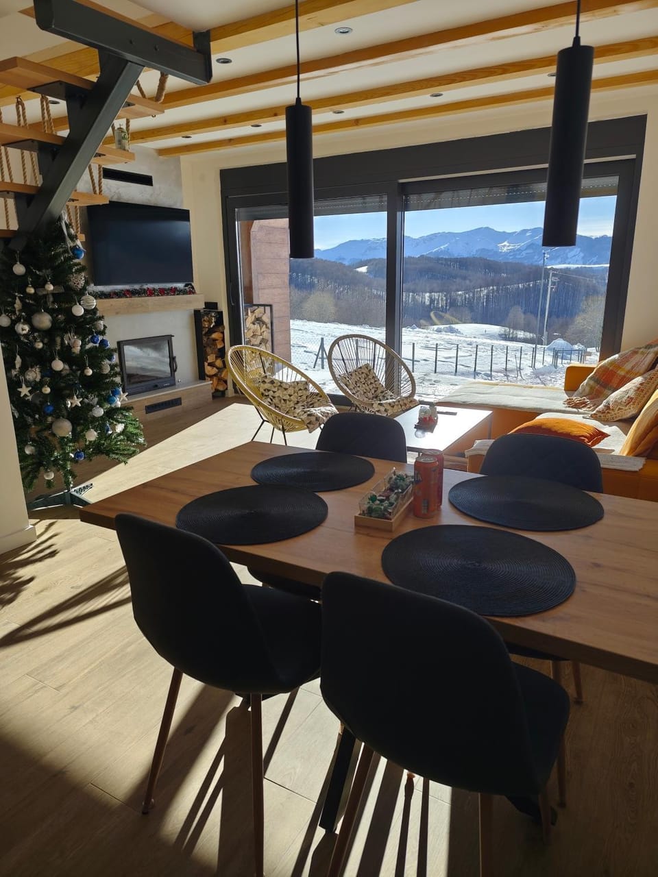 Natural landscape, Living room, Mountain view