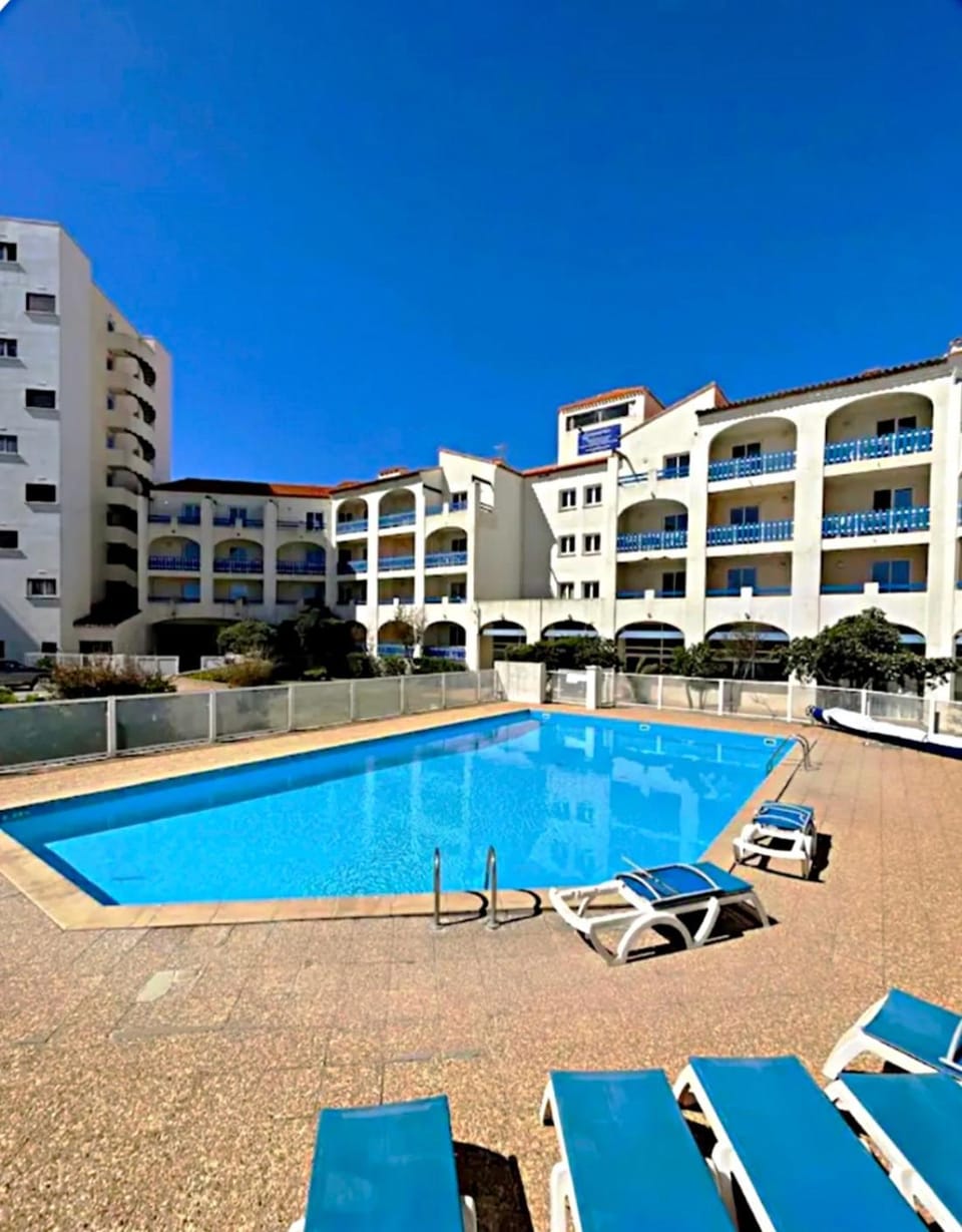 Property building, Pool view, Swimming pool, sunbed