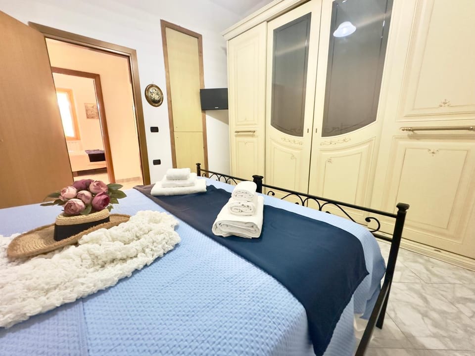 Bed, Photo of the whole room, Bedroom, towels, wardrobe