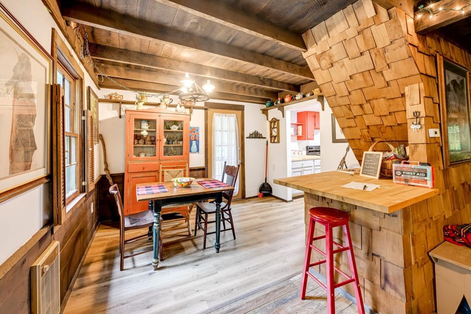 Cozy Log Living: 2BD Nantahala Escape w/ trails House in North Carolina