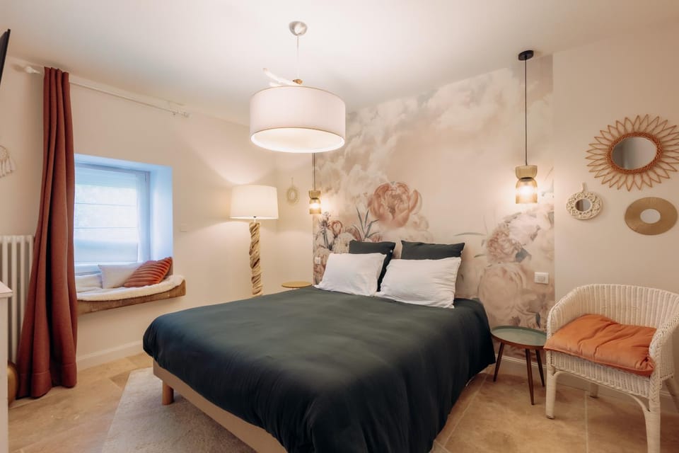 Bed, Photo of the whole room, Bedroom