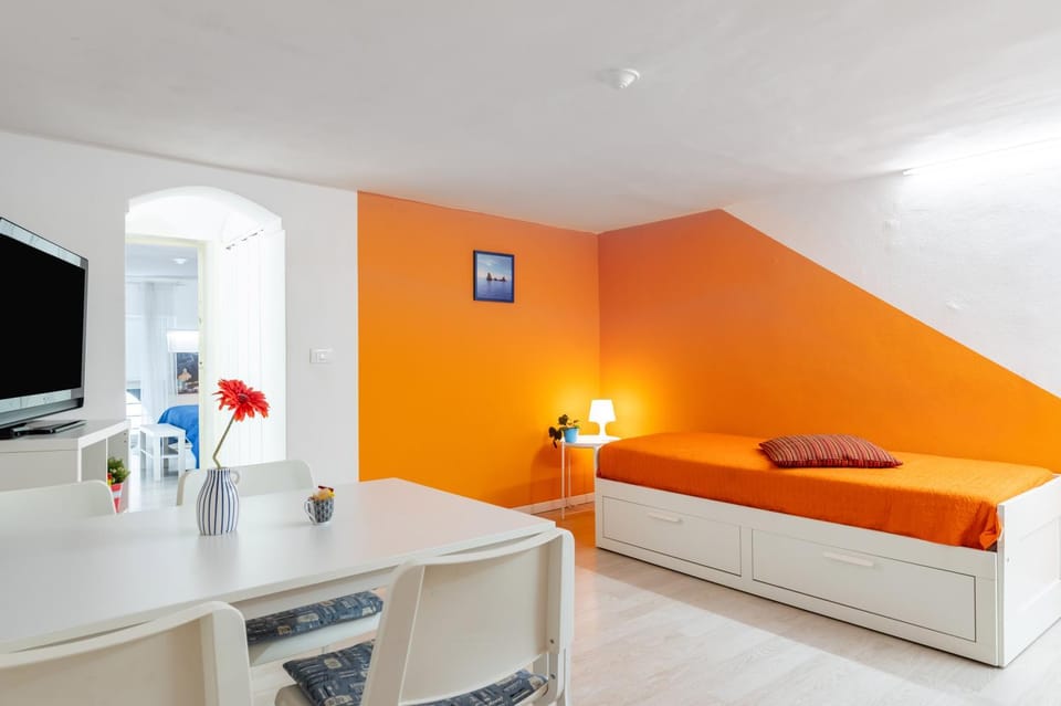 Bed, Living room