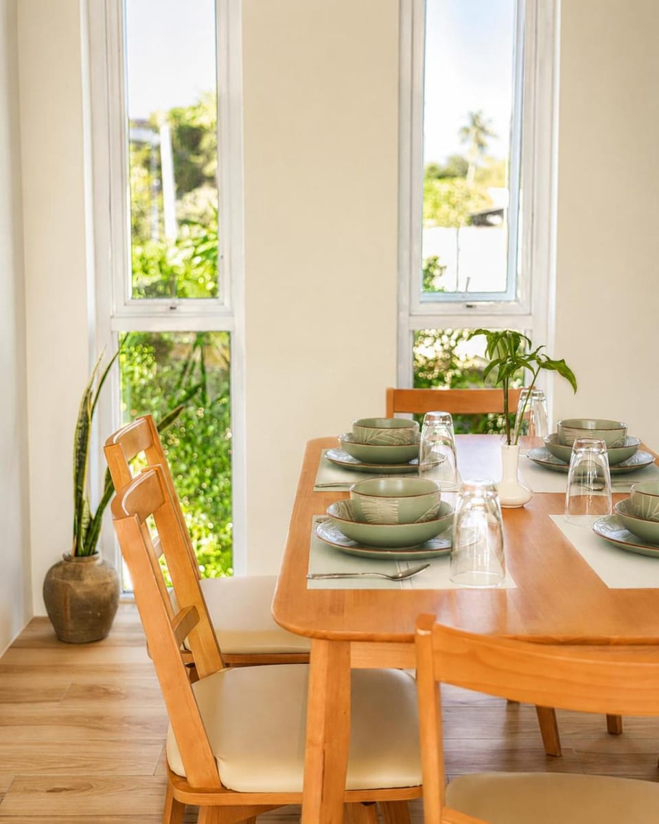 Living room, Seating area, Dining area, Garden view
