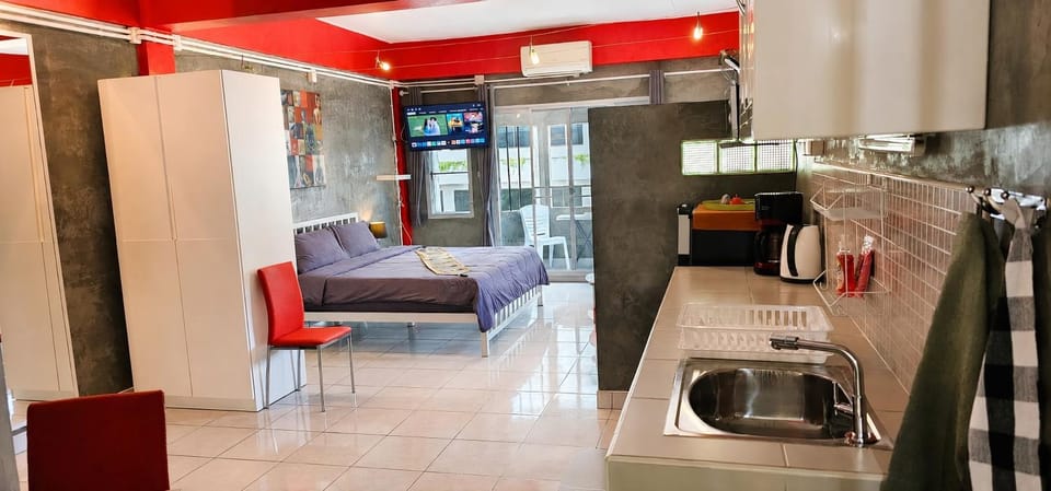 Bed, TV and multimedia, Coffee/tea facilities, Kitchen or kitchenette, Living room, Bedroom, minibar, stove, kitchen, air conditioner