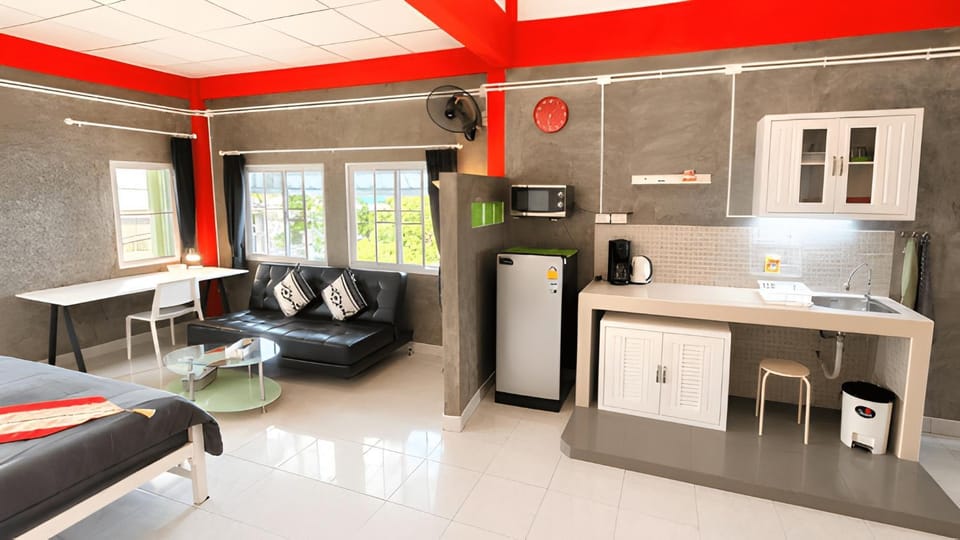 Kitchen or kitchenette, Living room, Seating area, Dining area, microwave, minibar