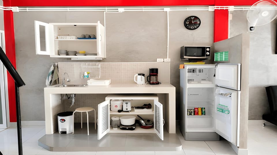 Coffee/tea facilities, Kitchen or kitchenette, microwave, minibar, stove, toaster