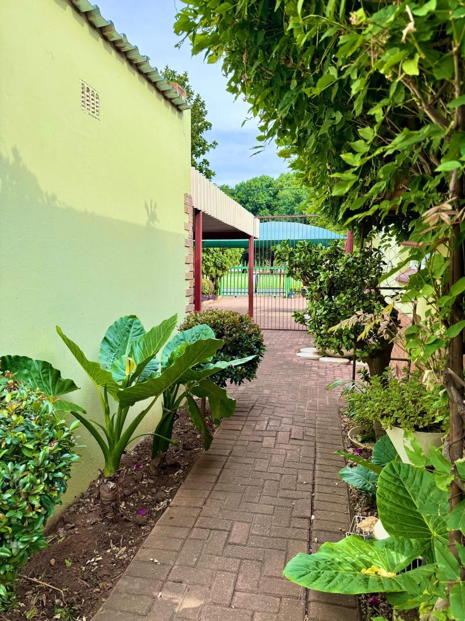 Cosy retreat for 2 at MeadWay Bed and Breakfast in Gauteng