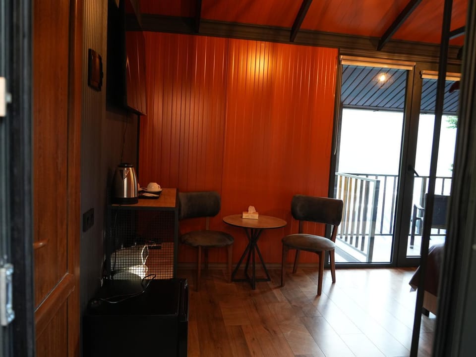 Coffee/tea facilities, Living room, Seating area
