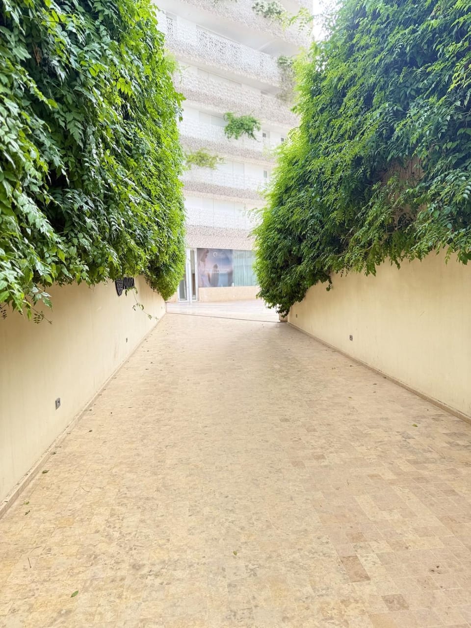 Elegant Family Unit with Pool & Gym Casa Finance City m2a Apartment in Casablanca