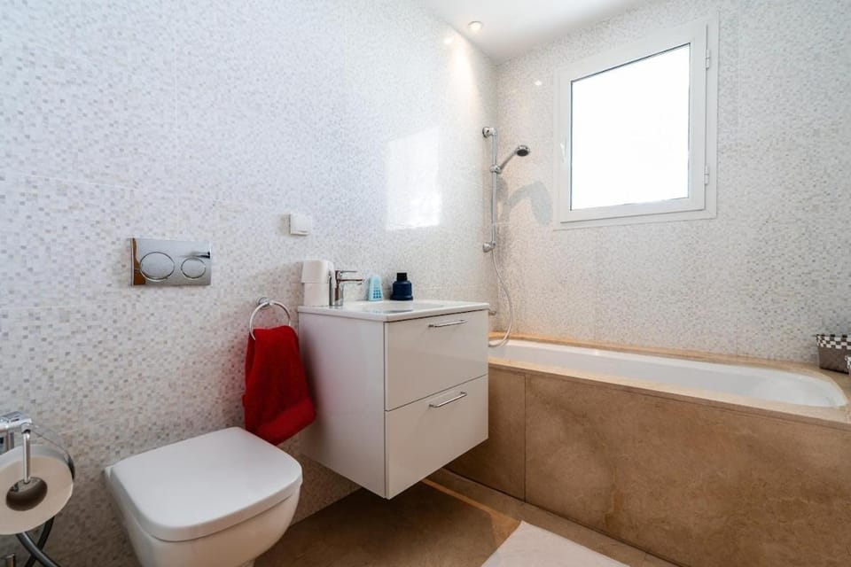 Elegant Family Unit with Pool & Gym Casa Finance City m2a Apartment in Casablanca