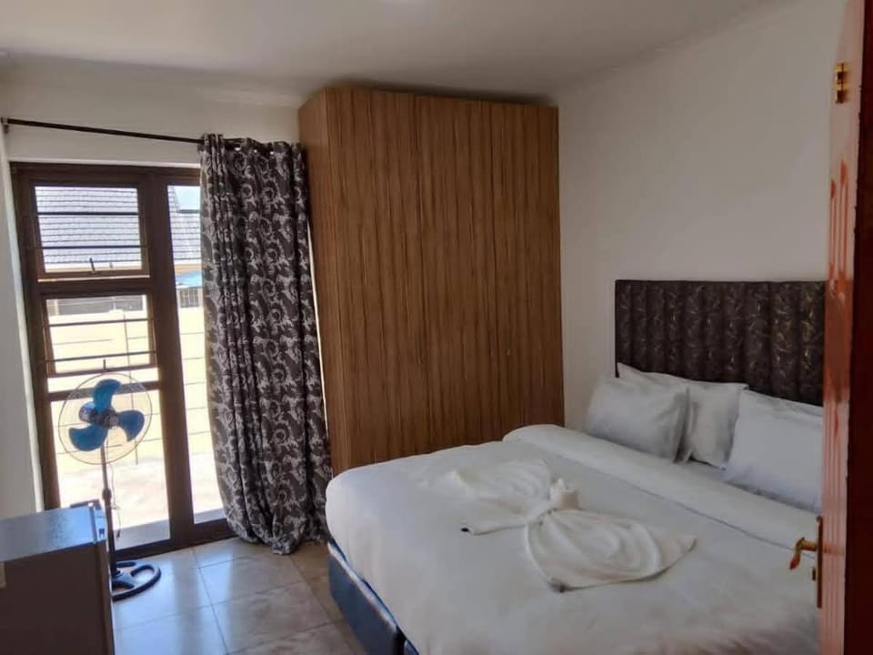 Boston Airport Lodge Bed and Breakfast in Cape Town