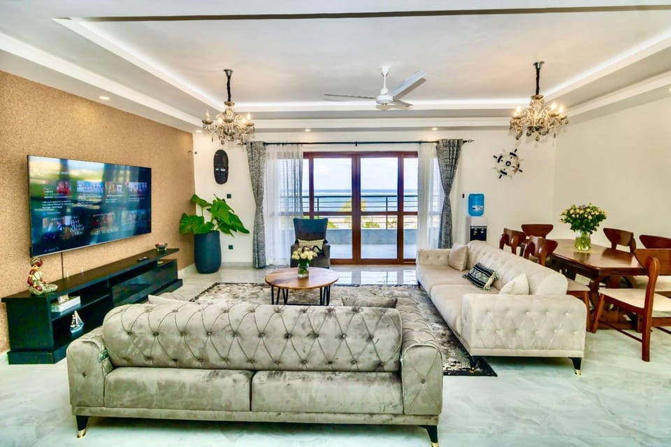 Property building, Restaurant/places to eat, Communal lounge/ TV room, TV and multimedia, Living room, Seating area, Beach, Beach, Evening entertainment, Sea view, Sea view, Swimming pool, Breakfast, Sunset, fireplace, room service, room service