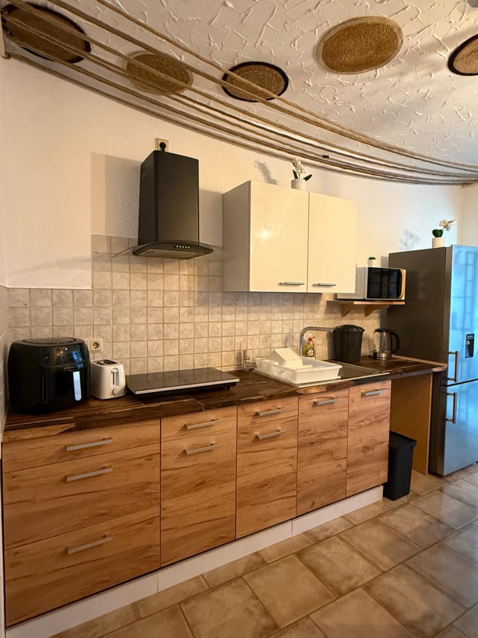 Coffee/tea facilities, Kitchen or kitchenette, stove, toaster