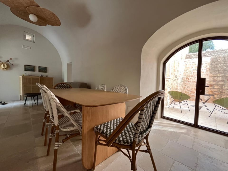 Patio, Living room