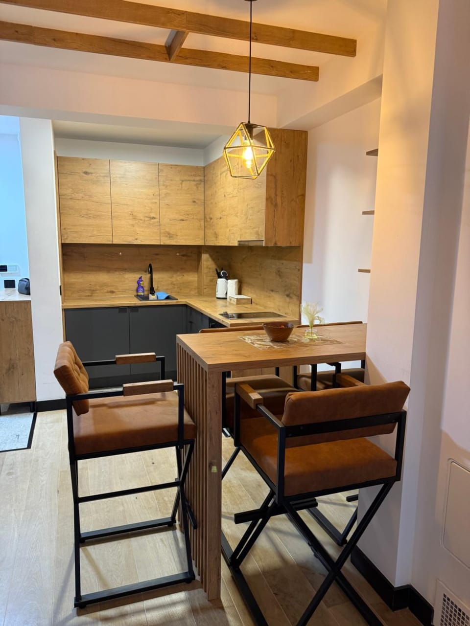 Kitchen or kitchenette, Seating area