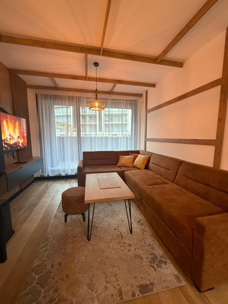Communal lounge/ TV room, TV and multimedia, Living room, Seating area, Evening entertainment