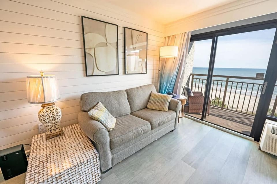 New Remodeled, Grand Cayman, Amazing Decor, Pools! House in Myrtle Beach