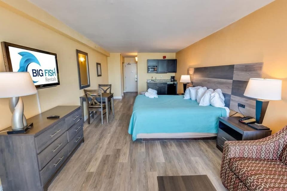 New Landmark Resort Direct Oceanfront - Low Floor! House in Myrtle Beach