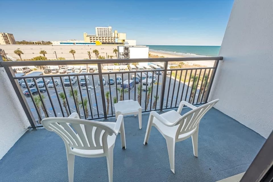 New Landmark Resort Oceanview Pools 5th Floor! House in Myrtle Beach