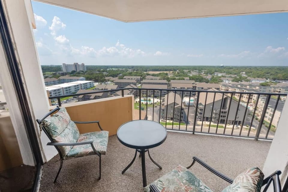 Newly Added Maisons, Large Balconies w City View! House in South Carolina