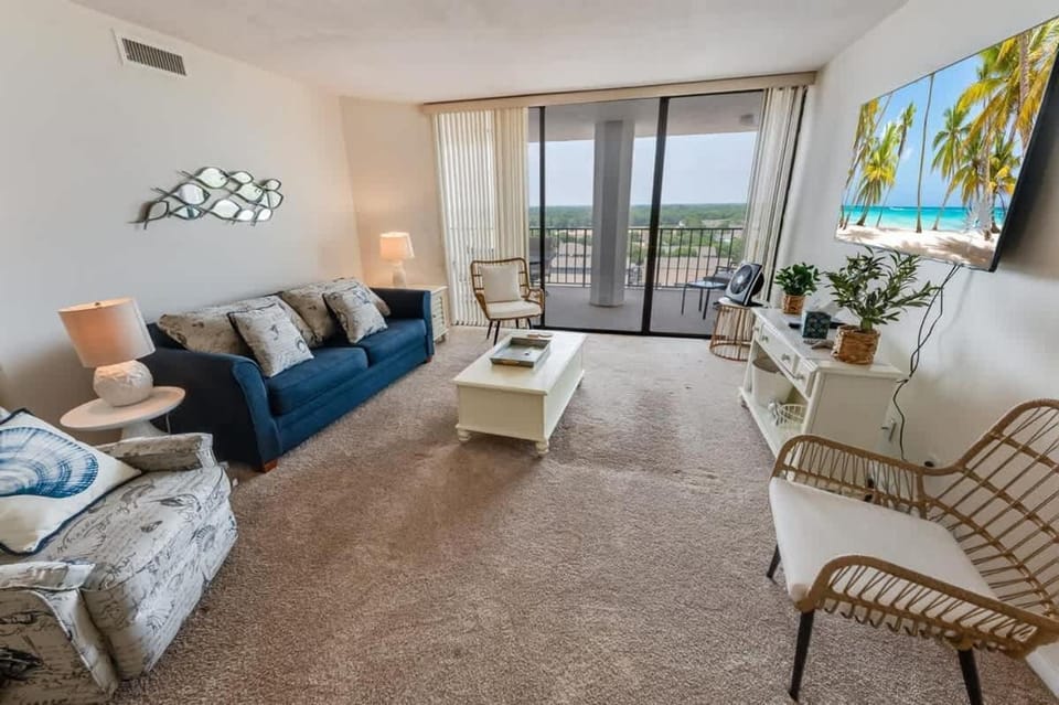 Newly Added Maisons, Large Balconies w City View! House in South Carolina