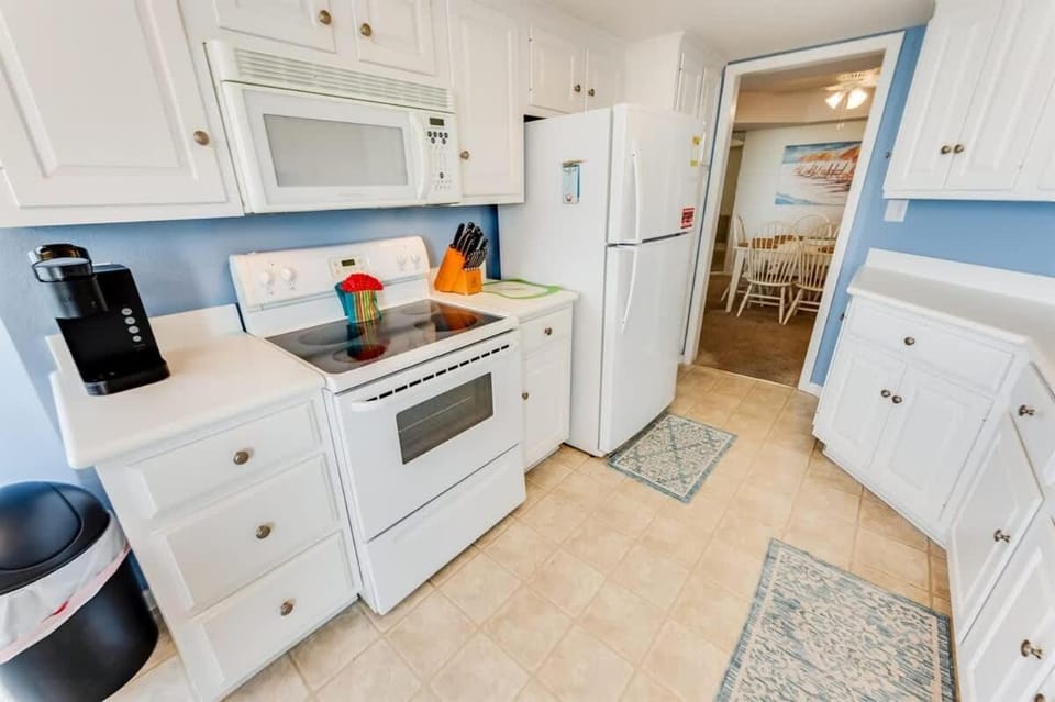 Newly Added Maisons, Large Balconies w City View! House in South Carolina