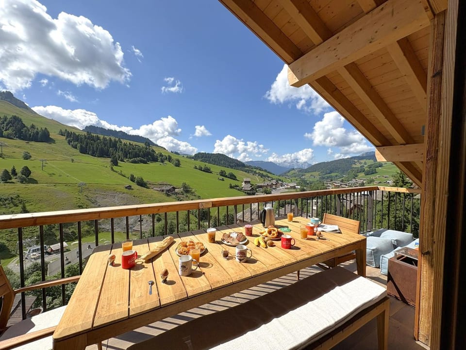 Patio, Natural landscape, View (from property/room), Balcony/Terrace, Dining area, Mountain view