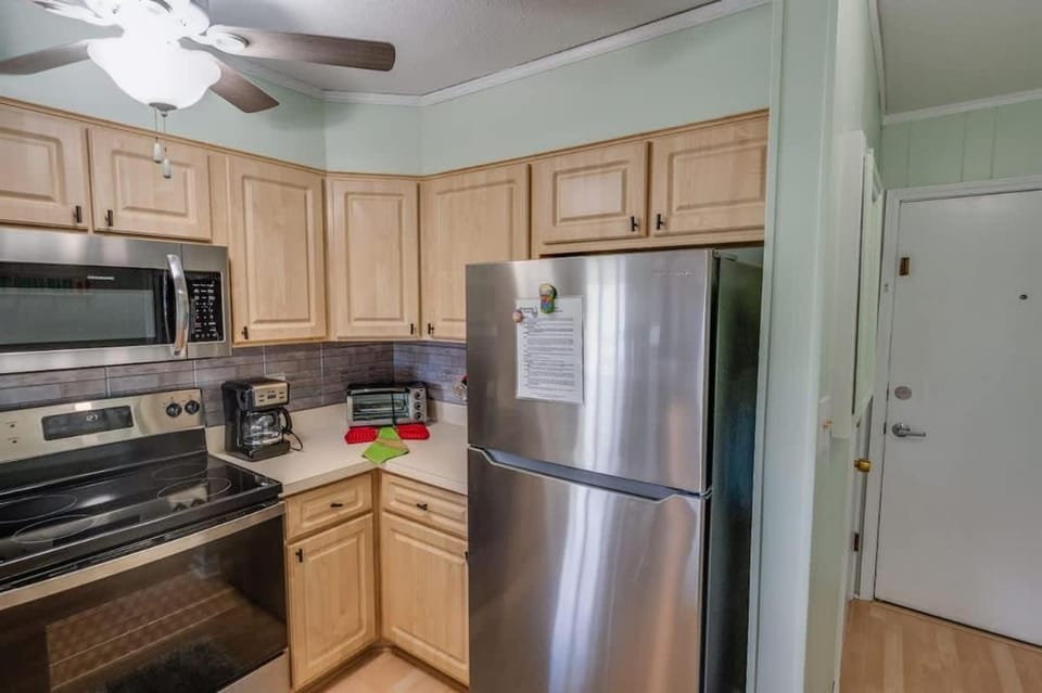 2BR Mariners Cove PoolSteps to Beach3rd Floor! House in South Carolina