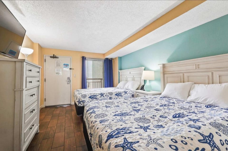 Beachfront condo w balcony & hot tub House in Myrtle Beach