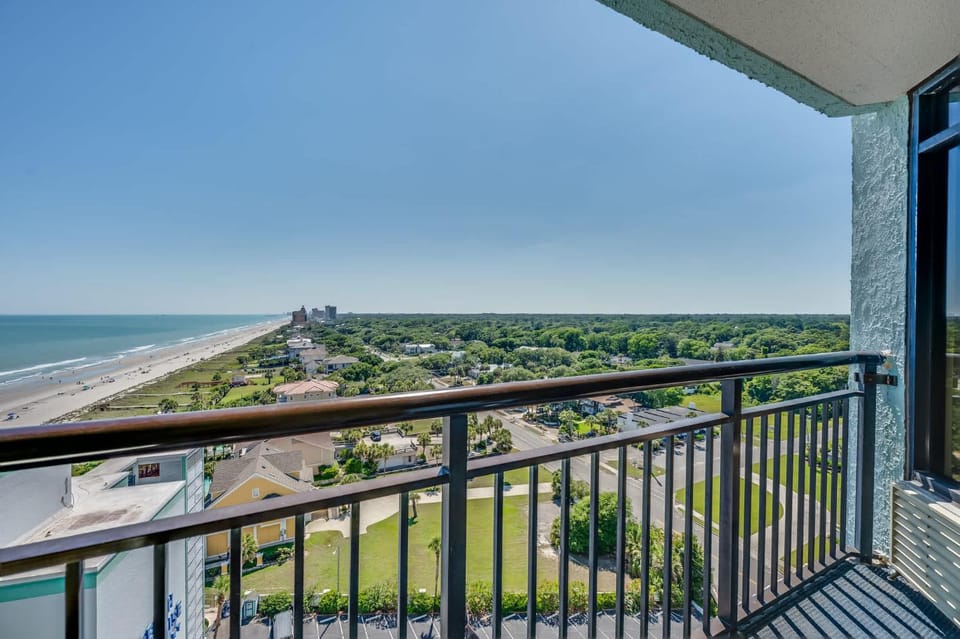 High Floor, Direct Oceanview, Monterey Bay, Pools! House in Myrtle Beach