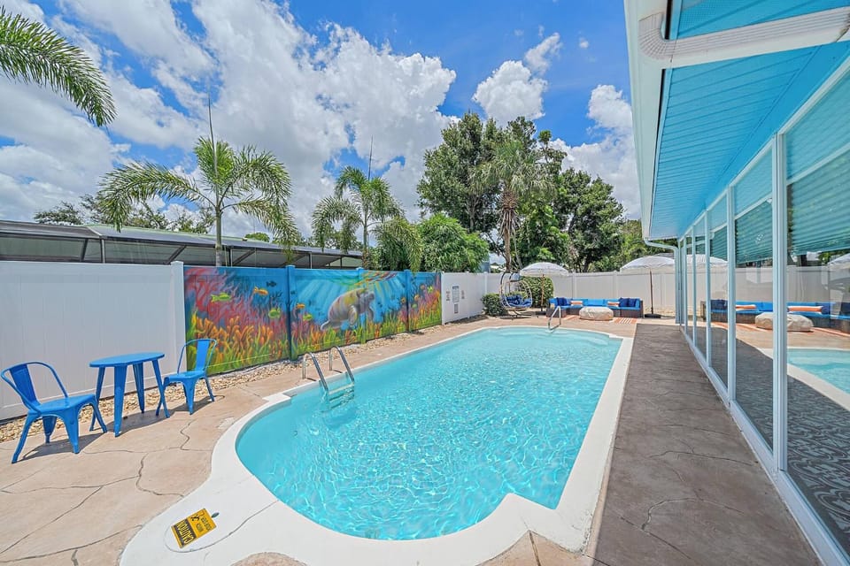 Summer, Pool view, Swimming pool, sunbed