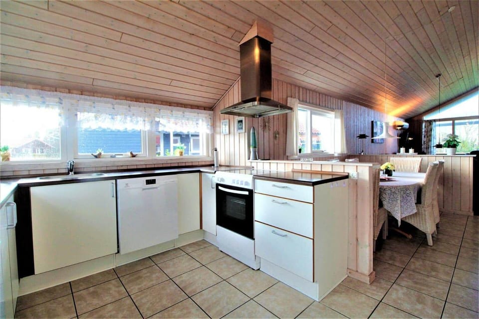 M12023-Vaeggerlose-Marielyst-Strandpark-33 House in Væggerløse