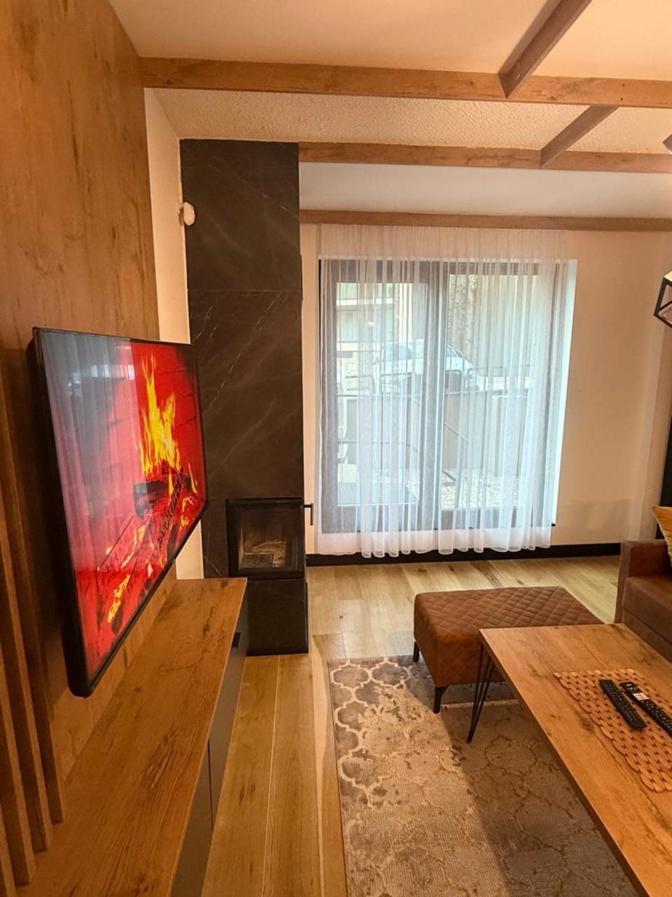 Communal lounge/ TV room, TV and multimedia, Living room, Seating area, Evening entertainment