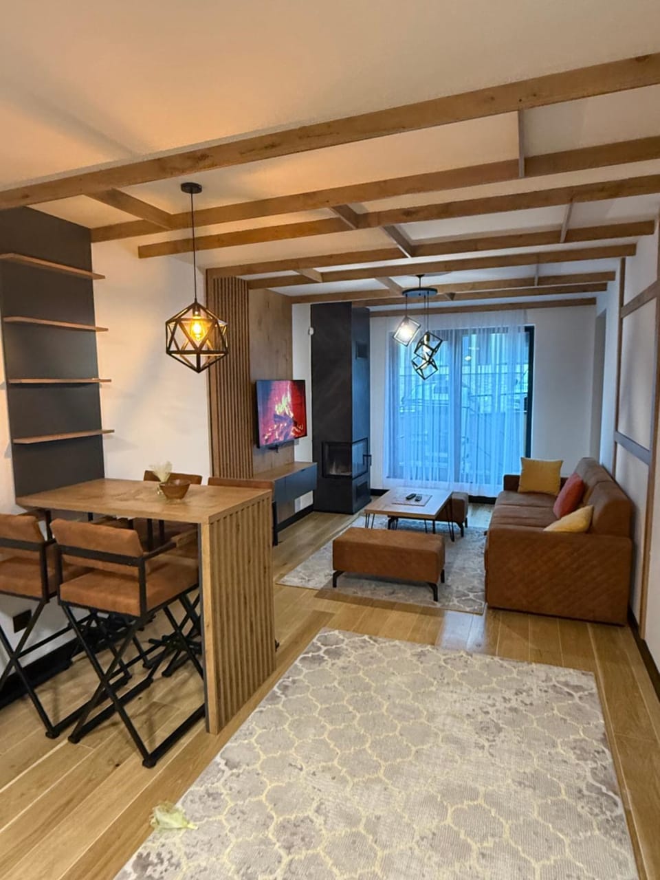 Communal lounge/ TV room, Bed, TV and multimedia, Living room, Seating area, Evening entertainment