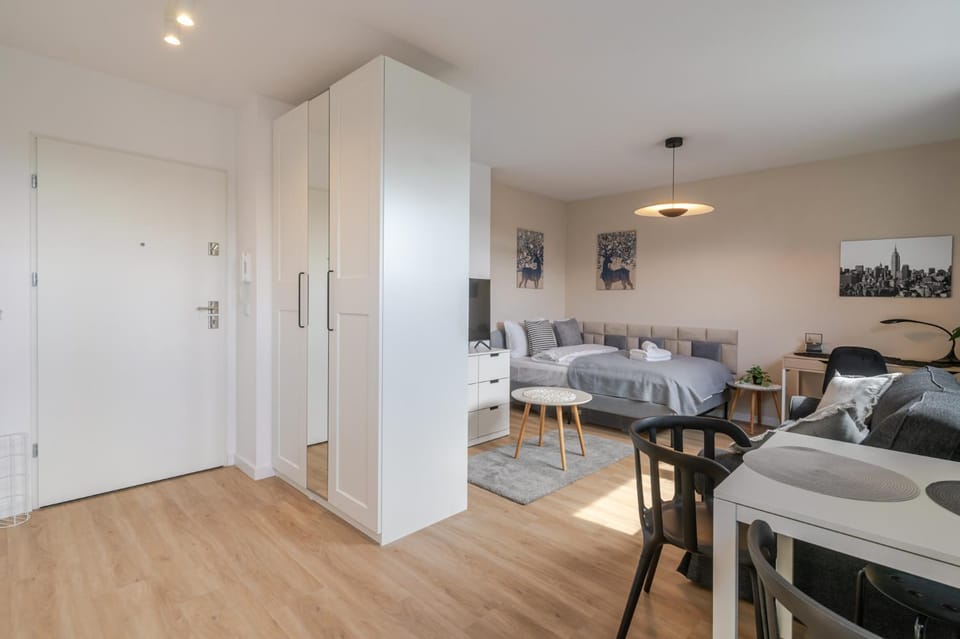 Bed, Living room, Photo of the whole room, Seating area, Dining area, wardrobe