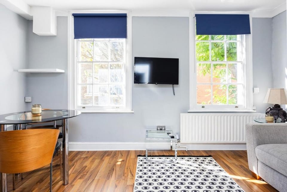 Bright & Stylish 1BR Flat Whitechapel Sleeps 4 Apartment in London