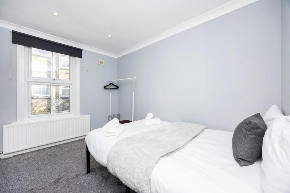 Bright & Stylish 1BR Flat Whitechapel Sleeps 4 Apartment in London