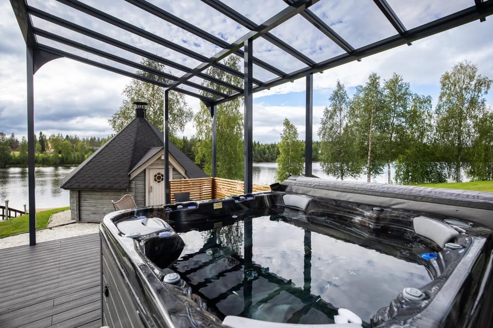 Day, Natural landscape, Hot Tub, Pool view, River view, Bath