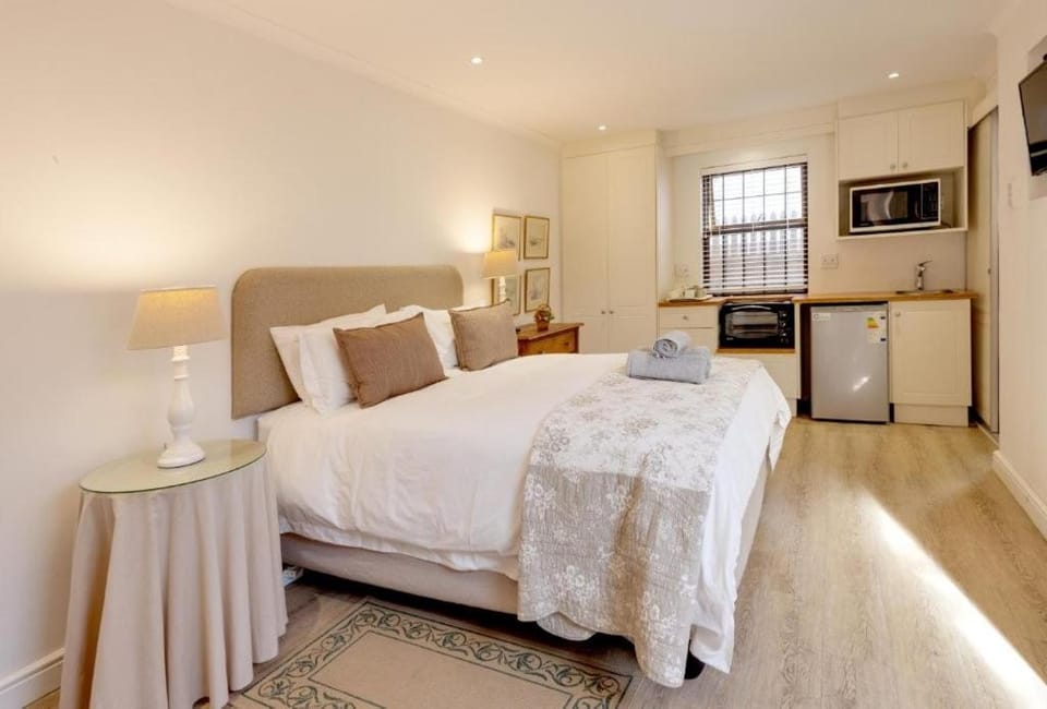 Bed, TV and multimedia, Kitchen or kitchenette, Photo of the whole room, Bedroom, minibar, oven, pet friendly, stove